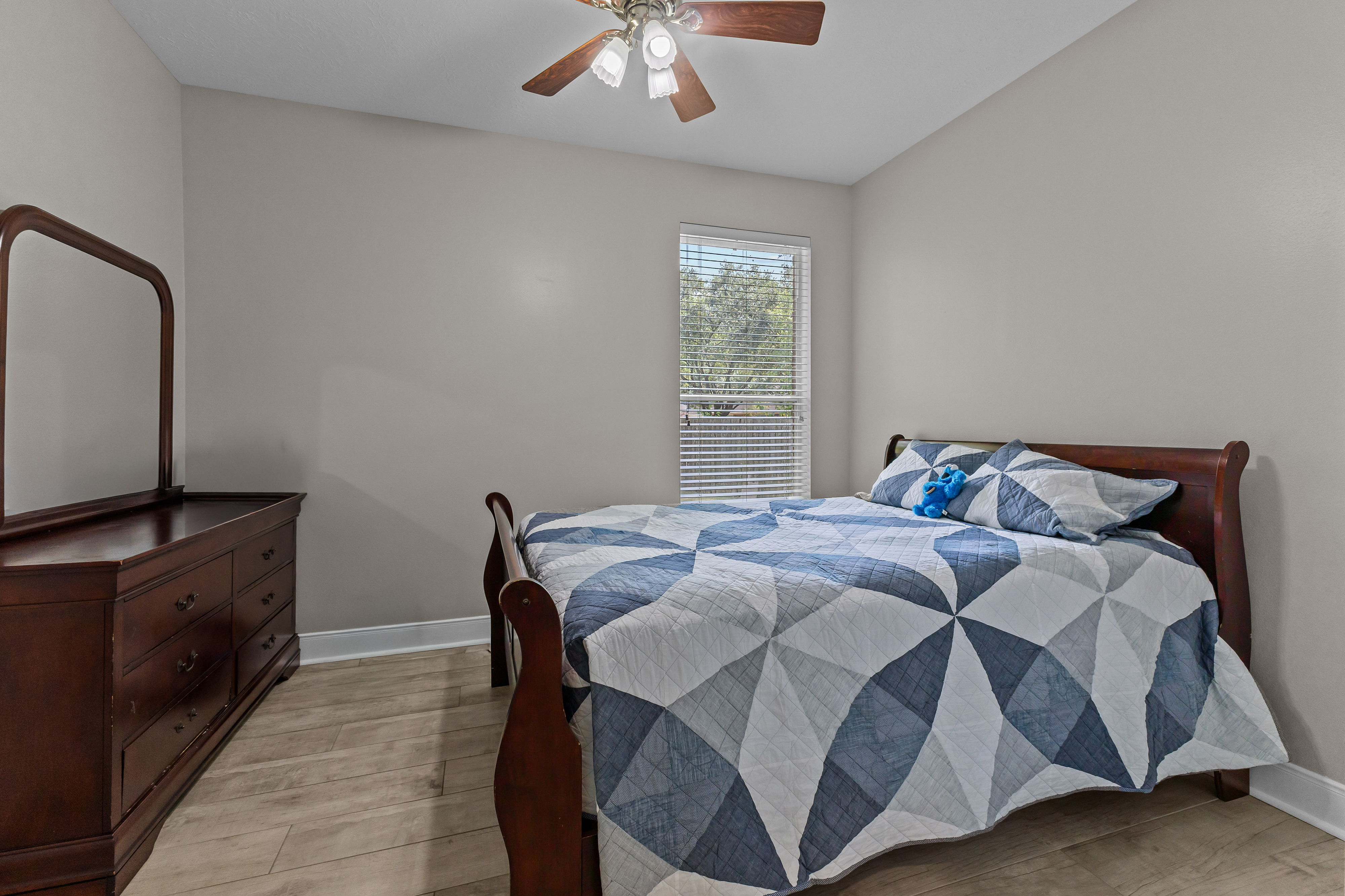 Secondary bedroom with blue and white bedding