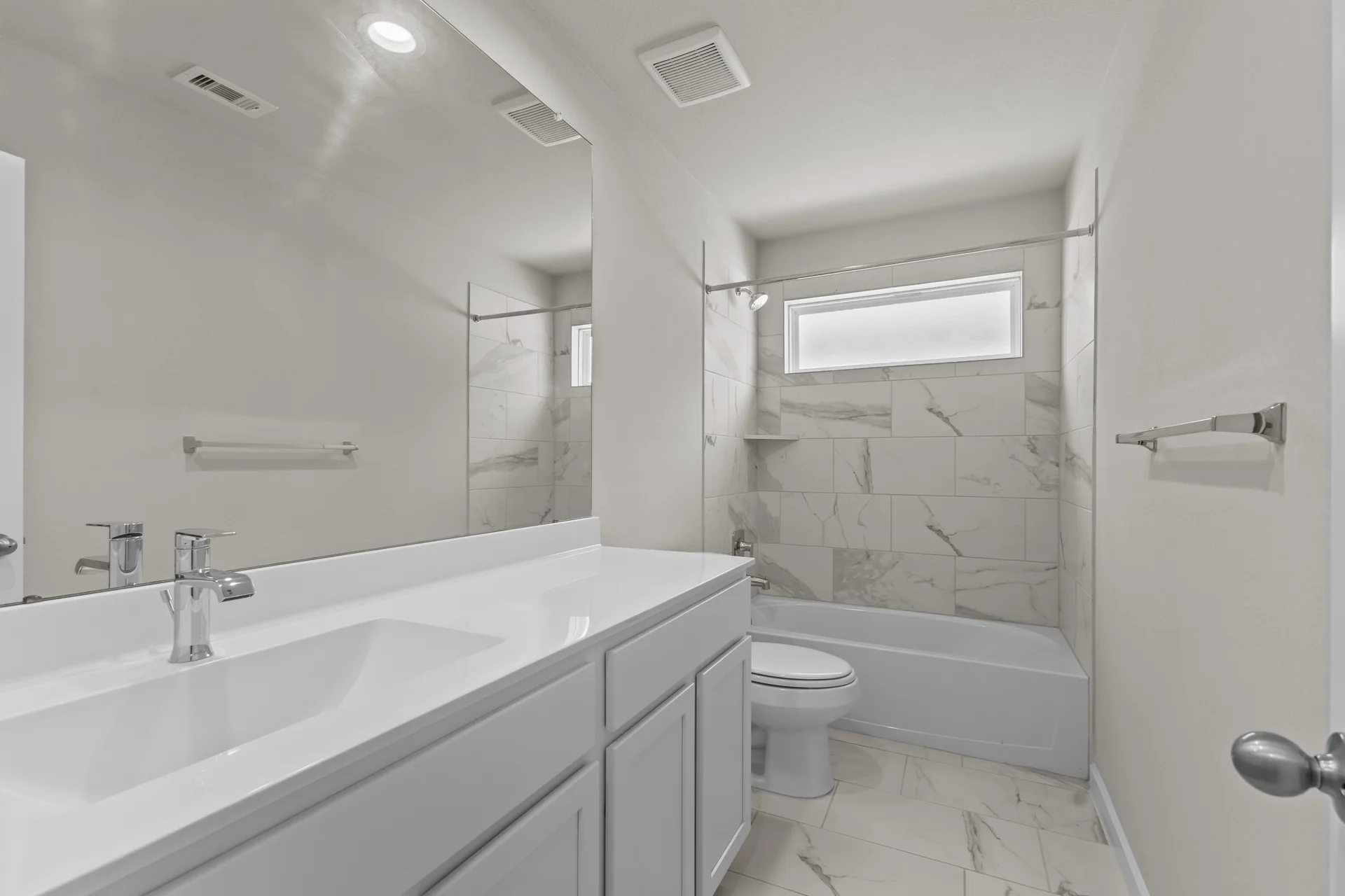Clean secondary bathroom